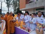 ร่วมพิธีทำบุญตักบาตรถวายพระราชกุศล เนื่องในวันเฉลิมพระชนมพรร